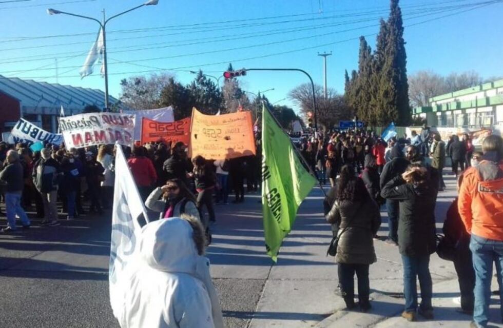 Comenzaron las protestas en Rawson y extienden la medida de fuerza