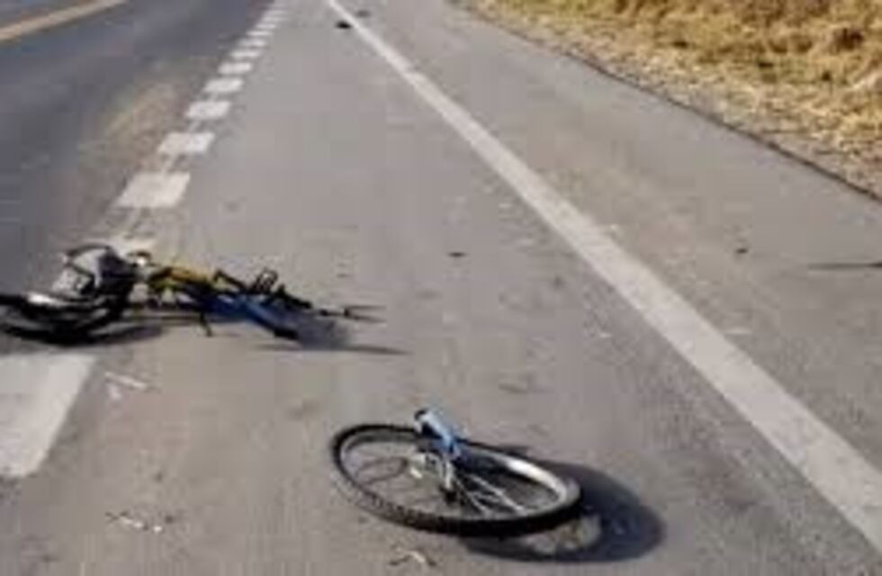 Un ciclista fue atropellado por una camioneta y murió