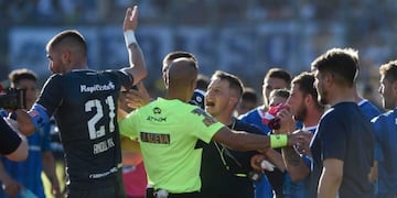 Mariano Andújar y Lucas Licht calentaron el clásico platense (web)\u002E