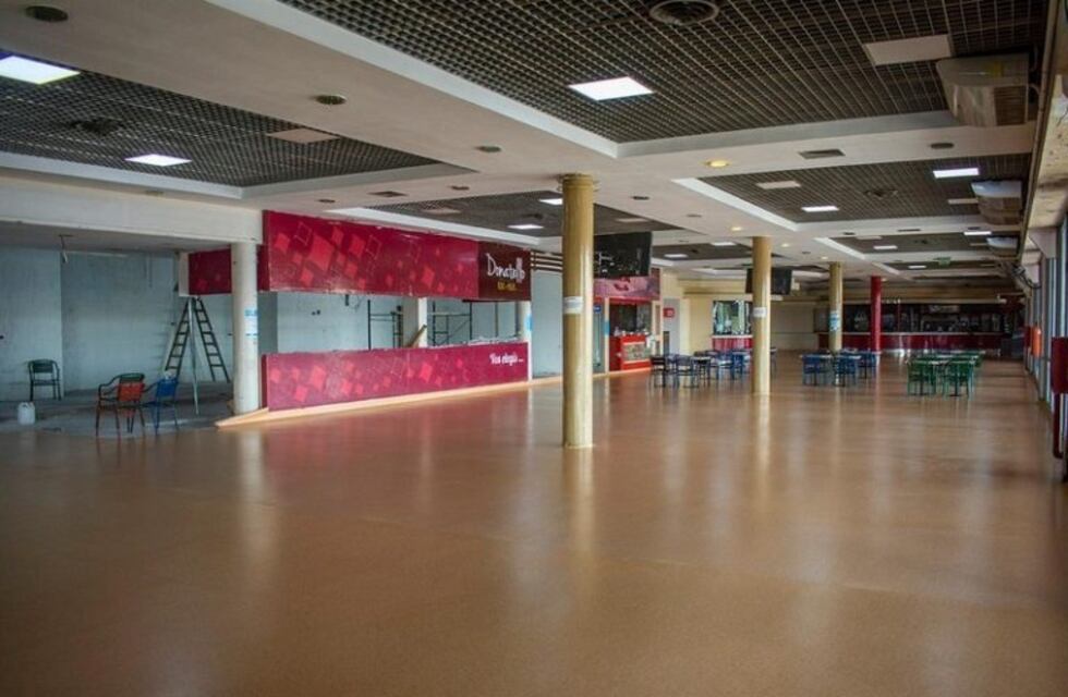 Continúan los trabajos de remodelación de los baños y comercios en La Terminal