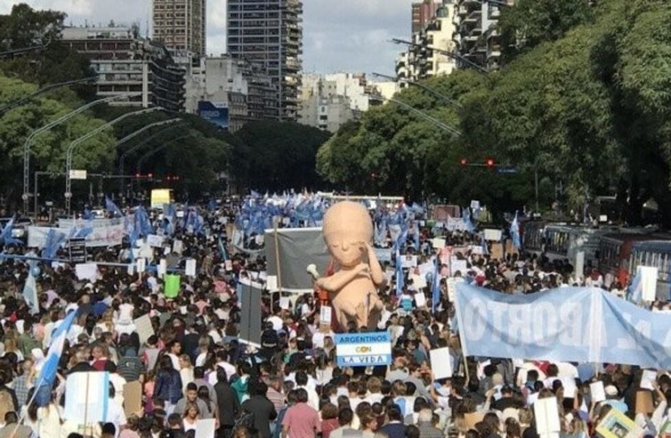 Organizaciones Provida realizarán un "chupetazo" y "escarpinazo" frente al Senado
