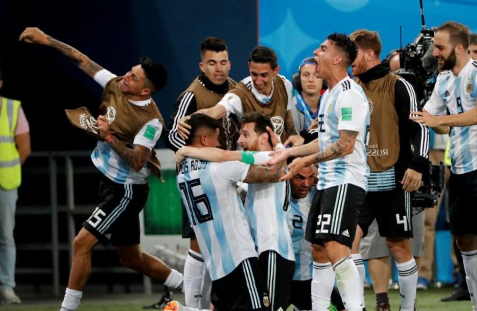 Argentina venció 2 - 1 a Nigeria y sacó pasaje a octavos de final contra todos los pronósticos