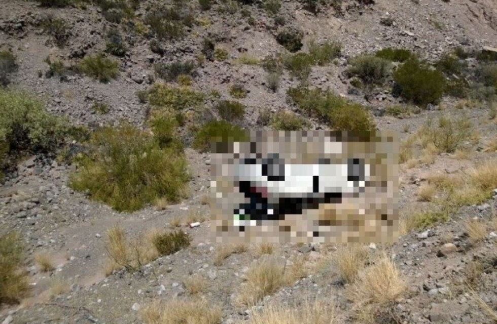 Un hombre murió al caer con el auto por un barranco