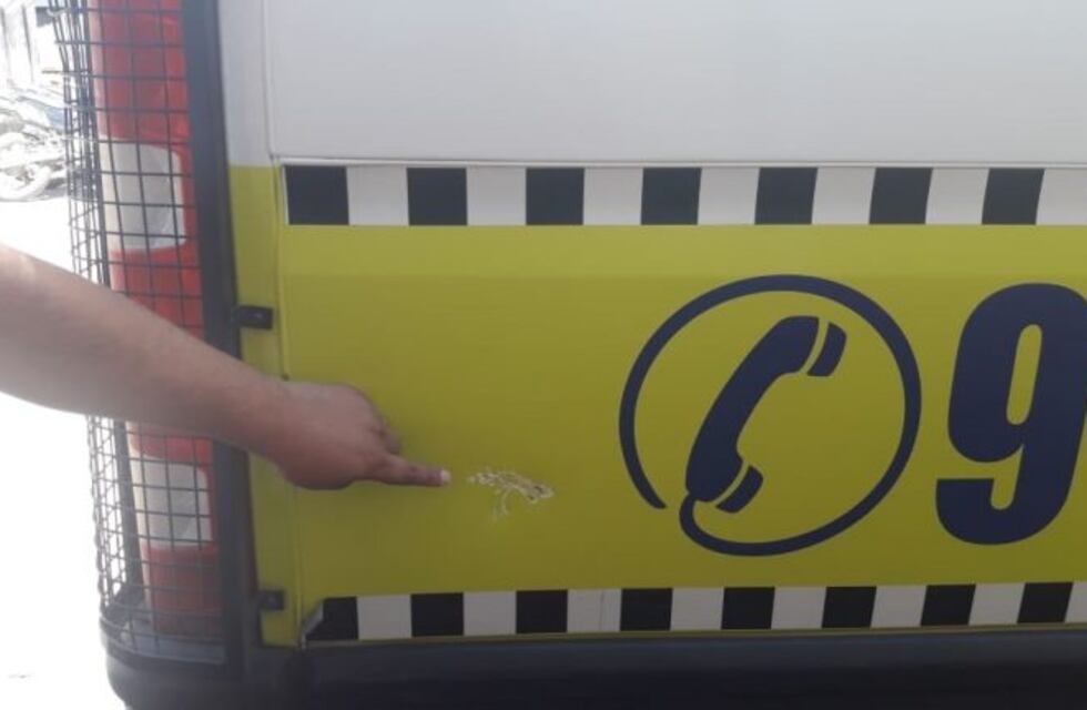 Vecinos atacaron con piedras un móvil policial