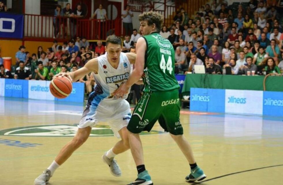 Súper 20: Regatas venció a Atenas en Córdoba e igualó la serie