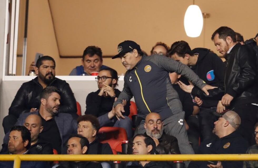Diego Maradona casi termina a las piñas tras perder la final con Dorados de Sinaloa