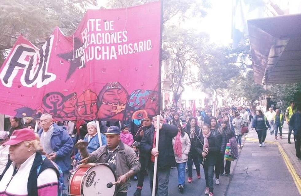 Organizaciones sociales reclamaron con un polentazo por aumento de salarios