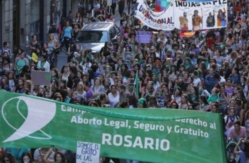 Denunciaron agresiones contra una joven con pañuelo verde