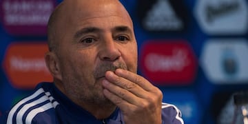 Jorge Sampaoli, en conferencia de prensa previa al amistoso ante Italia en Manchester, Inglaterra\u002E EFE/Peter Powell