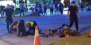 Iba sin luces y a alta velocidad, el casco le salvó la vida\u002E