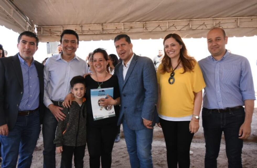 El Gobernador Casas hizo entrega de 40 viviendas en la zona sur de la capital