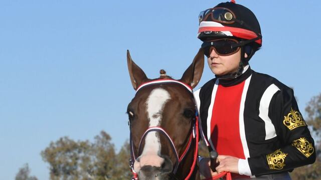 Florencia Giménez, la mendocina que lucha por su vida luego de una terrible caída en plena carrera en el hipódromo de Palermo.