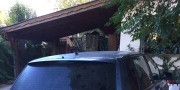 El auto del intendente Favot, con pintura asfáltica