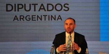 Martín Guzmán presentó el Presupuesto 2021 en Diputados\u002E (Foto; Clarín)