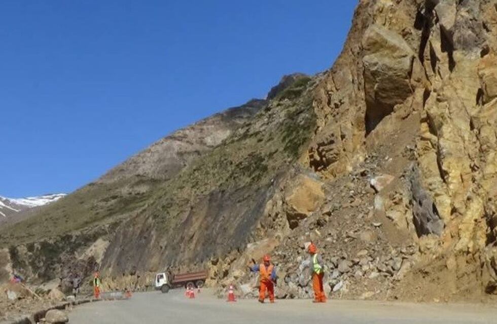 El Paso Pehuenche está cerrado por desprendimientos de rocas