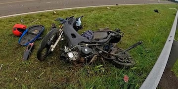 Un motociclista perdió la vida al chocar contra un auto en la Ruta 14\u002E (Foto: Corrientes Hoy)