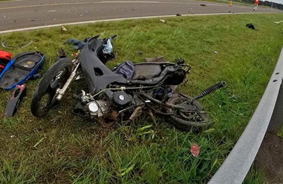 Un motociclista perdió la vida al chocar contra un auto en la Ruta 14