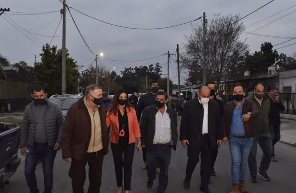 Inauguran iluminación en El Manantial