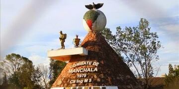 Homenaje a soldados que combatieron en Manchalá\u002E
