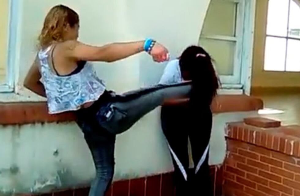 Una joven se "metió" con su novio y le propinó una feroz golpiza en un hospital