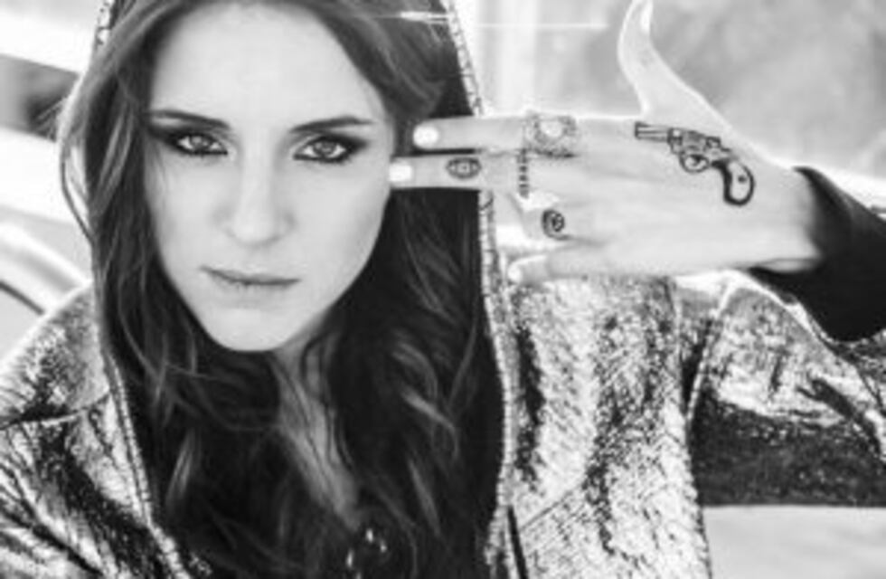 Cande Tinelli encendió las redes con dos selfies muy hot