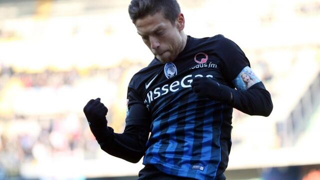Atalanta's Alejandro Dario Gomez jubilates after scoring the goal of 0-2 during the Italian Serie A soccer match AC Chievo vs Atalanta Bc at Bentegodi stadium in Verona, 08 January 2017. ANSA/ FILIPPO VENEZIArn italia Alejandro Dario Gomez campeonato torneo liga italiano italiana futbol futbolistas partido atalanta chievo