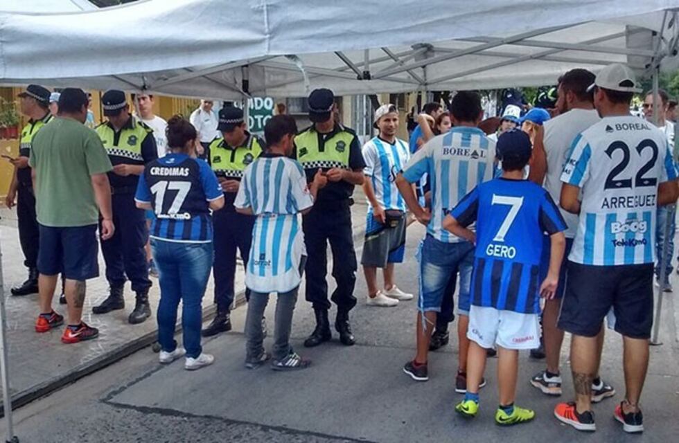 Detuvieron a cuatro hombres con pedido de captura en el partido de Atlético