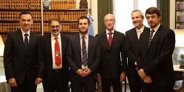 Intendente Jorge y representantes de la municipalidad capitalina y de FOCALAE