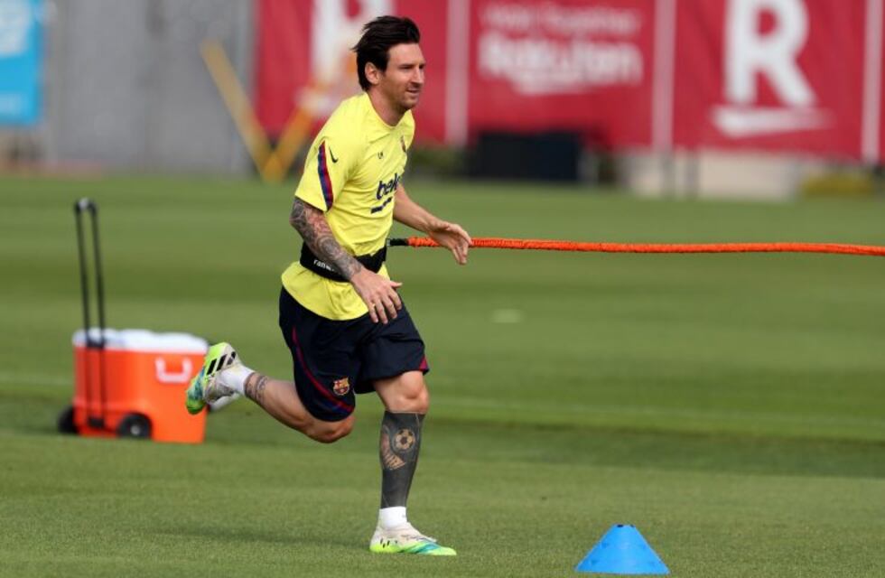 Por una "pequeña contractura", Lionel Messi sigue sin entrenarse con el grupo y realiza "ejercicios específicos"
