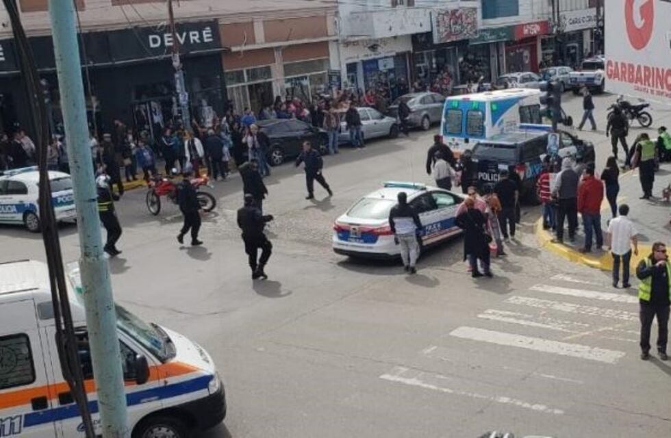 Dos mujeres se agredieron y una terminó con heridas de arma blanca en pleno centro