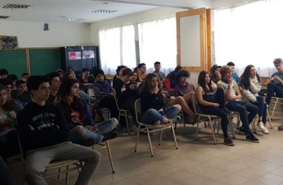 El Gobierno provincial y el INADI capacitaron a estudiantes sobre discriminación y violencia