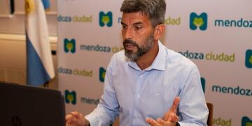 El Intendente de la Ciudad de Mendoza, Ulpiano Suárez, durante los anuncios\u002E