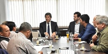Reunión entre funcionarios provinciales y docentes (Gobierno de la Provincia)