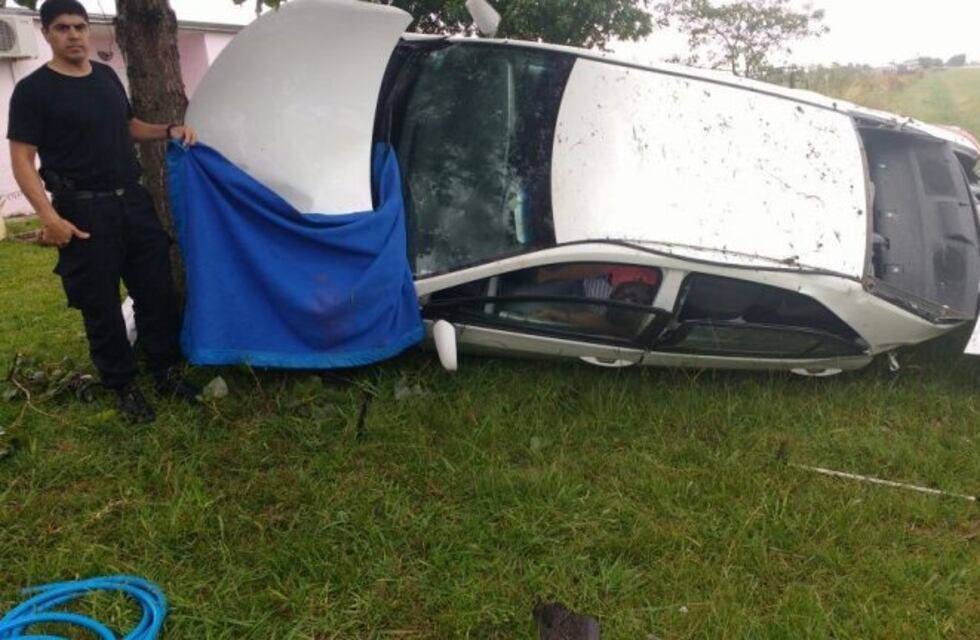 Murió un automovilista al despistarse de la ruta 70 y chocar contra un árbol