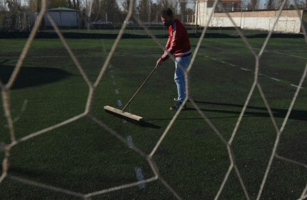Sin autorización abrirán mañana las canchas de fútbol 5