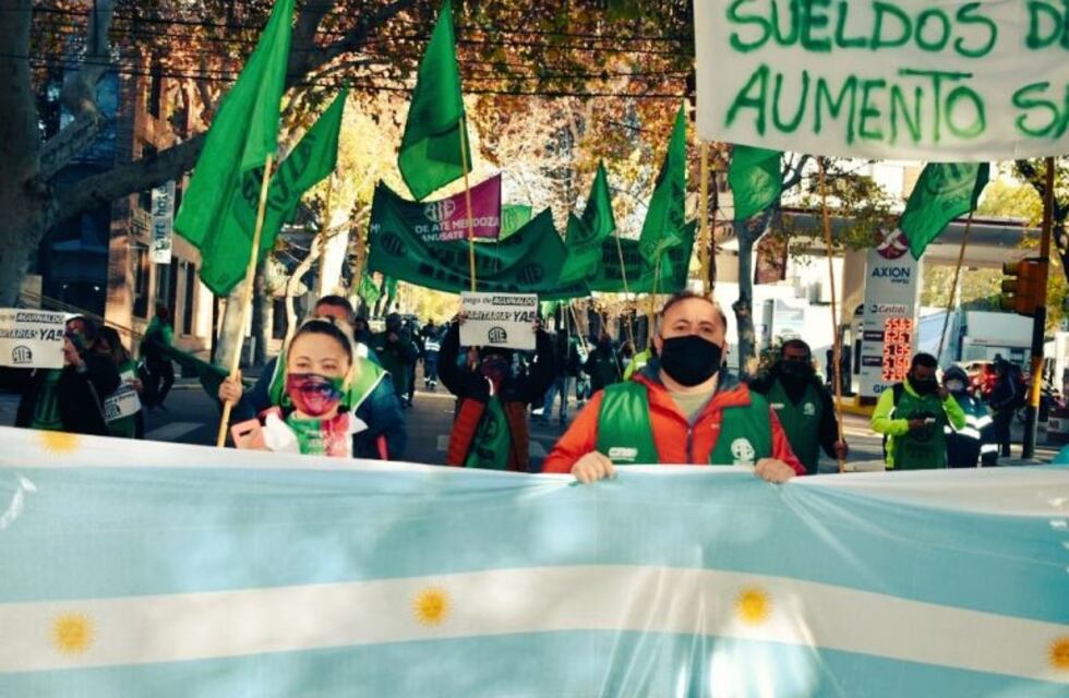 Gremios estatales se movilizan en contra del pago escalonado del aguinaldo