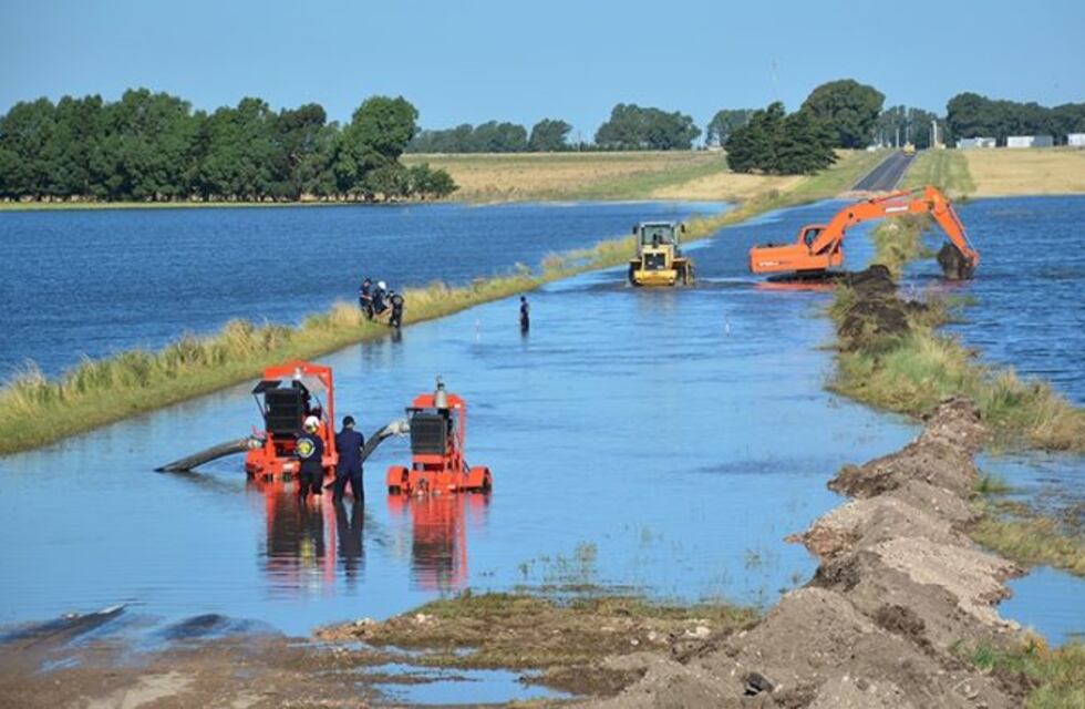La Armada asiste a Vialidad en la Ruta Nacional 3
