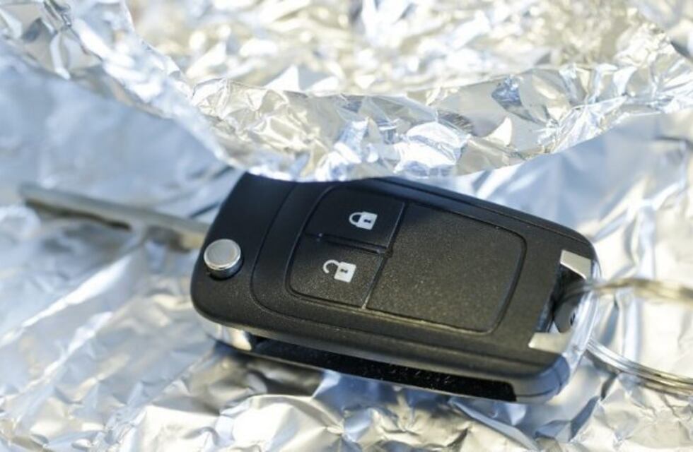 Por qué recomiendan envolver las llaves en papel aluminio