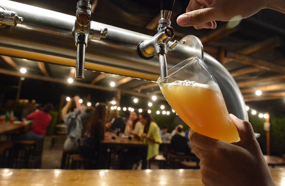 Un bar mendocino ofrece cerveza gratis a los vacunados