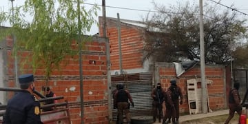 Allanamientos en 12 barrios de Gualeguaychú\u002E Habría más de 70 personas involucradas por estupefacientes\nCrédio: Máxima Online