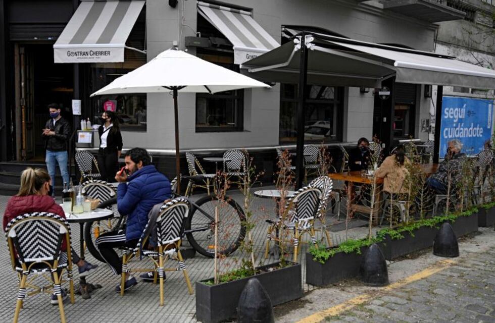 Más de 2000 restaurantes y bares porteños atenderán al aire libre: cómo obtener el permiso