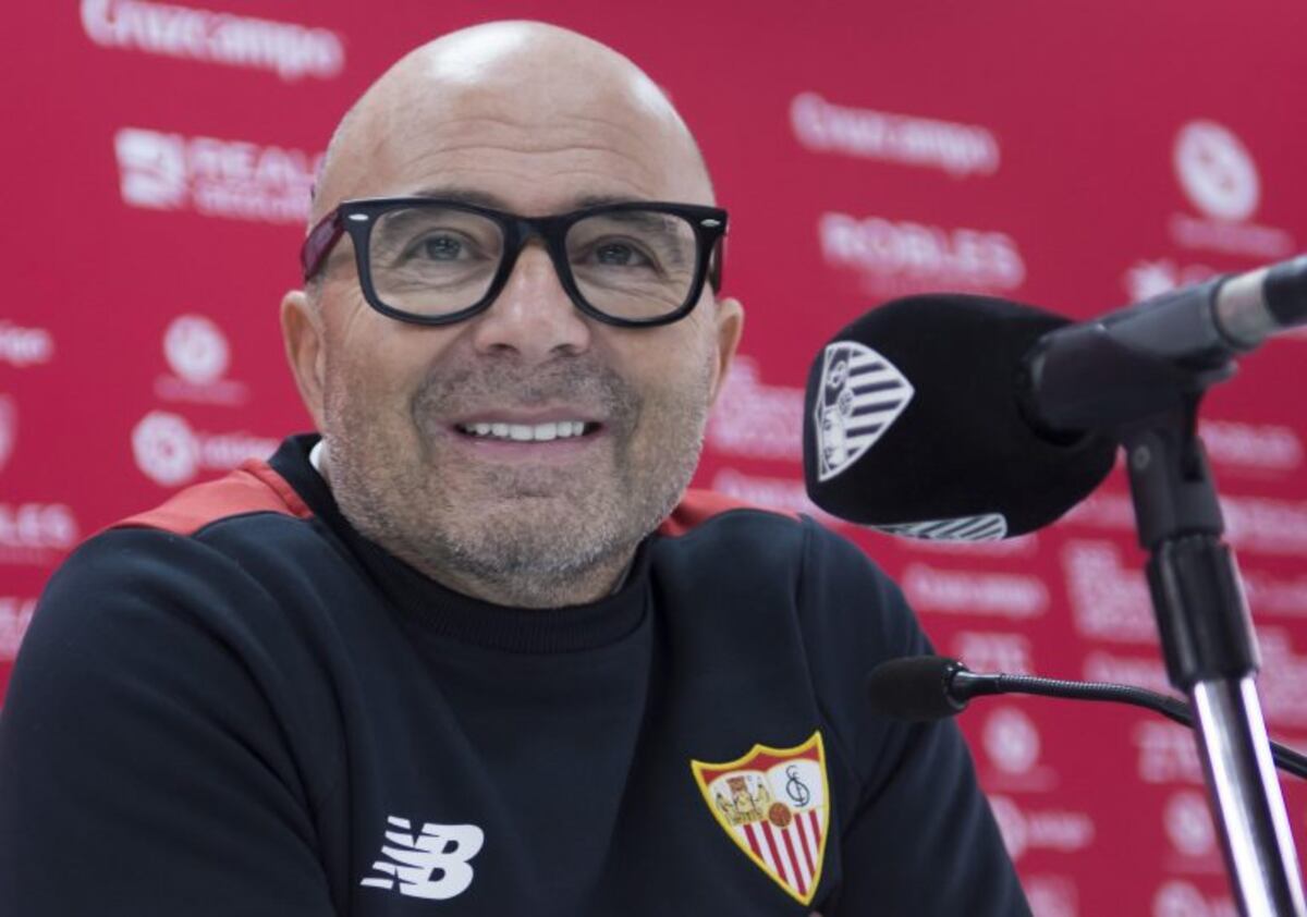 GRA078. SEVILLA, 03/01/2017.- El entrenador del Sevilla FC, Jorge Sampaoli, durante la rueda de prensa que ha ofrecido hoy EFE/Rau00fal Caro espau00f1a Jorge Sampaoli director tecnico del equipo sevilla futbol conferencia de prensa