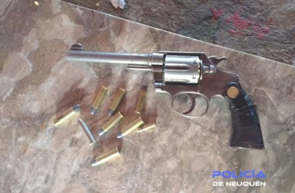 Oeste de Neuquén: Dos armas de fuego y una motocicleta fueron secuestradas en allanamiento