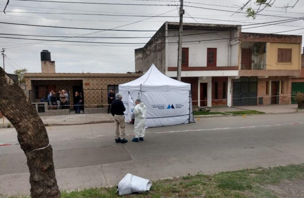 Encontraron muerto a un joven en la vía pública