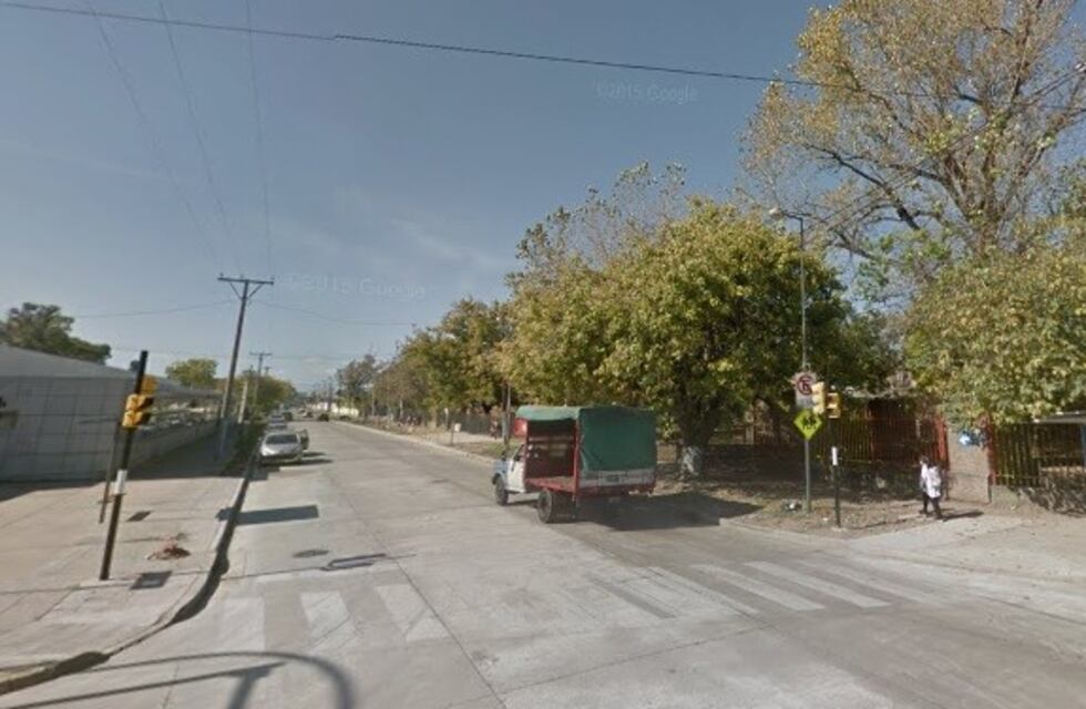 Le robaron a un taxista, se pelearon entre ellos en la calle y fueron detenidos