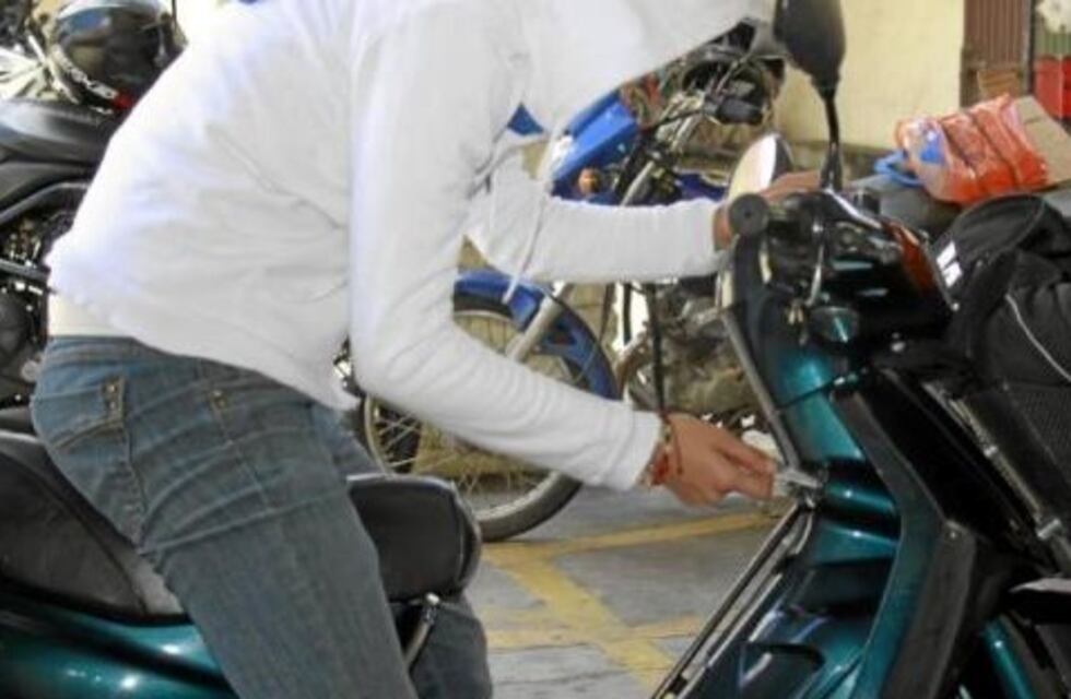 Arroyito: dejó la moto estacionada, regresó cinco días después y no estaba