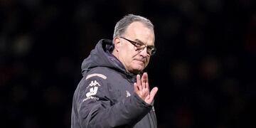 Imperdible debut: Bielsa puso a prueba a su nuevo traductor en su primera rueda de prensa\u002E
