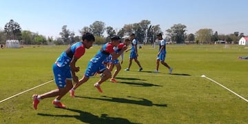 Los futbolistas dejaron atrás las burbujas y trabajan con el grupo completo\u002E (@clubaunion)