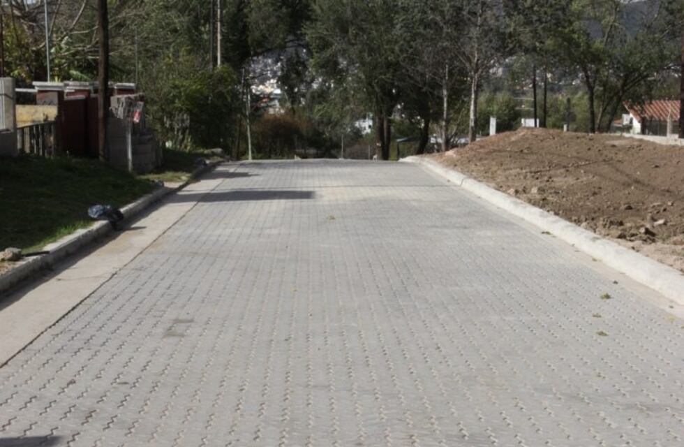 Carlos Paz: se inauguró la nueva obra de adoquinado en el Boulevard La Paz