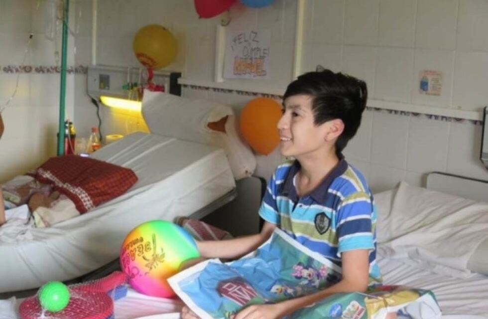 Un grupo de amigos juntó juguetes y los llevó al hospital San Luis